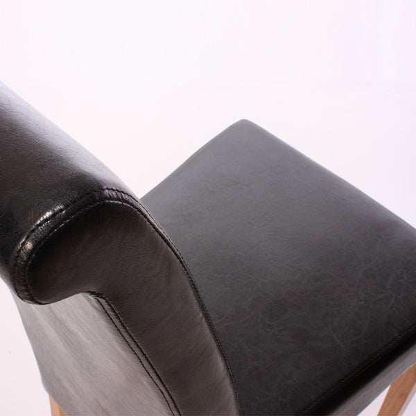 2er-Set Esszimmerstühle aus schwarzem Leder mit dunklen Füssen