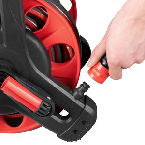 Mobile Schlauchtrommel Basic 30 m in Rot Mit Multifunktions-Handbrause