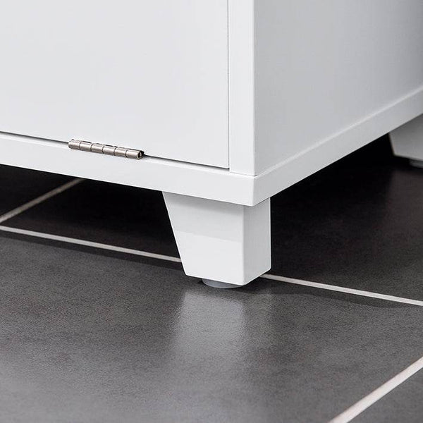 Weisser Wäscheschrank mit ausklappbarem Wäschesack