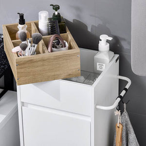 Weisser Wäscheschrank mit ausklappbarem Wäschesack