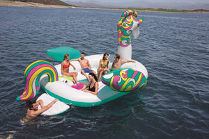 Schwimminsel ""Giant Unicorn Island""