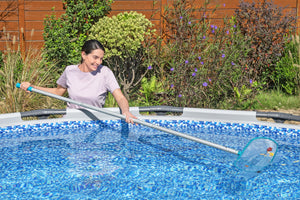 Poolsauger Set AquaSurge kabellos mit Kescher und Bürste
