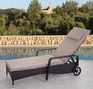 Liegestuhl Carrara Gartenliege Rattan mit Räder Braun Kissen beige