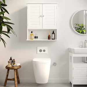 Meuble de salle de bain avec étagère et portes