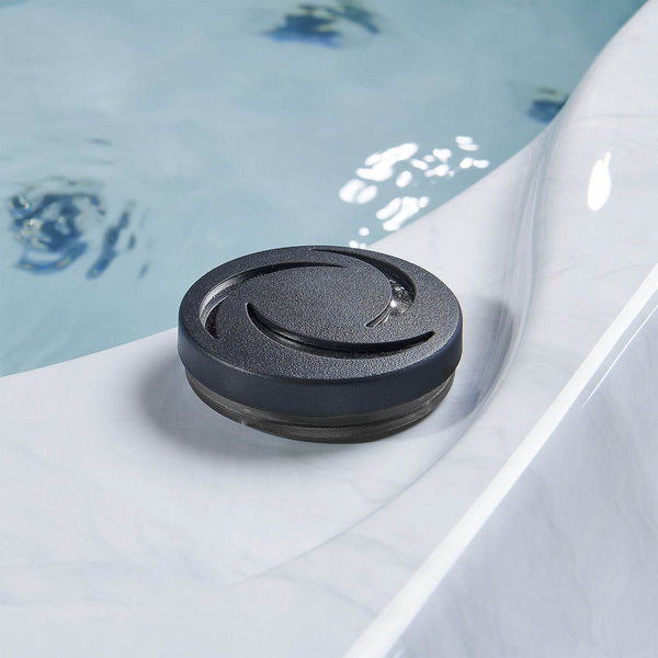 Outdoor Whirlpool Oasis mit LED Massagedüsen