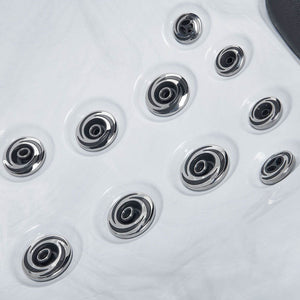 Outdoor Whirlpool Oasis mit LED Massagedüsen
