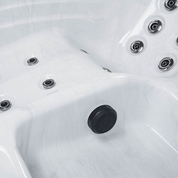 Outdoor Whirlpool Oasis mit LED Massagedüsen