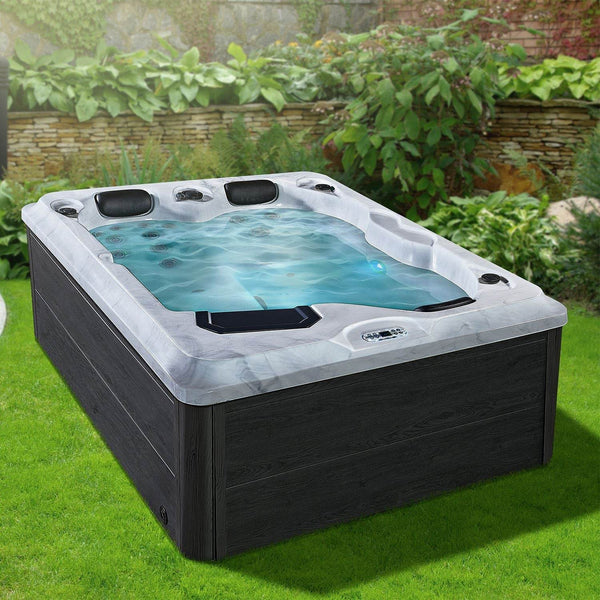 Outdoor Whirlpool Oasis mit LED Massagedüsen