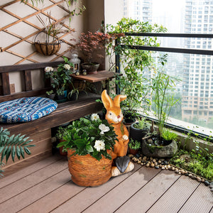 Blumentopf mit Entwässerung im Hase-Design aus MgO Braun