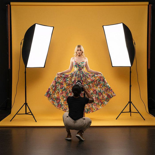 Studioleuchte mit Softbox und Stativ