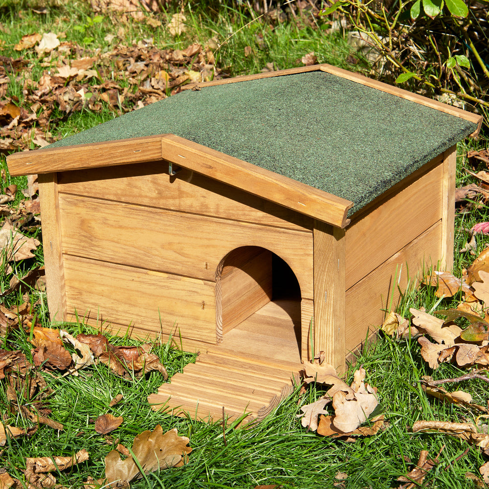 Igelhaus Waldhütte aus Holz mit Labyrintheingang & Rampe