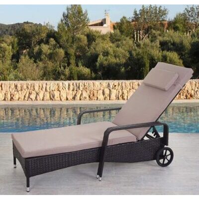 Liegestuhl Carrara Gartenliege Rattan mit Räder Braun Kissen beige